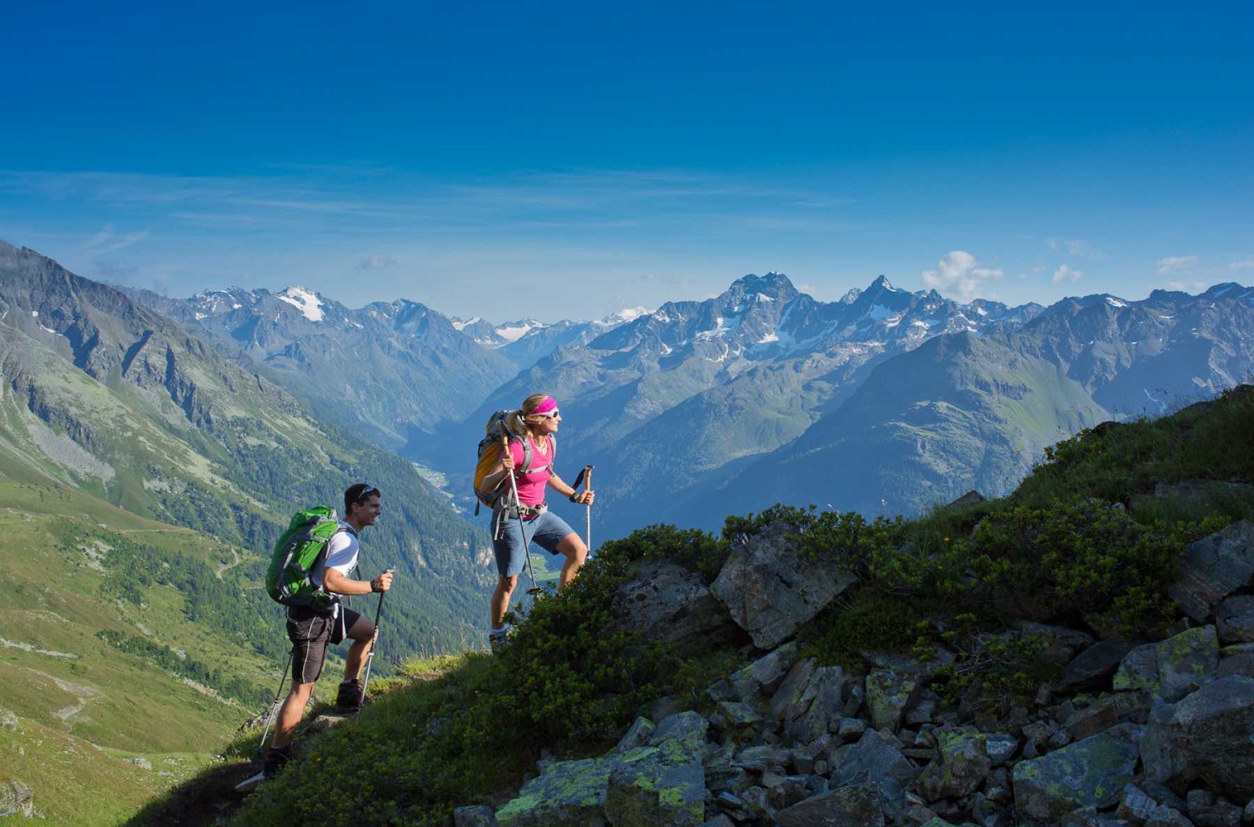 Bergpanorama Pitztal mit Wanderern