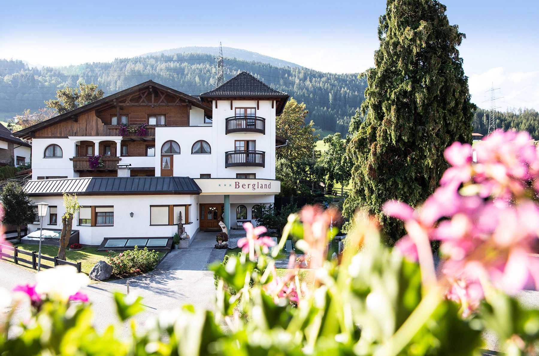 Das Ferienhotel Bergland im Frühling