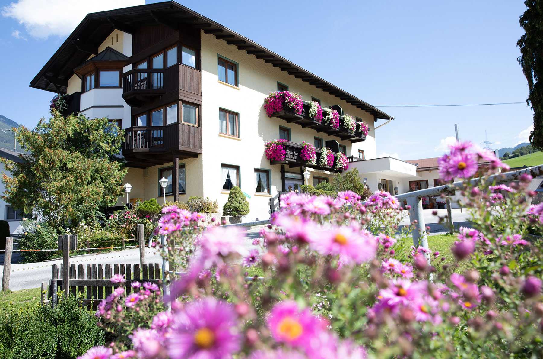 Das Ferienhotel Bergland im Pitztal im Frühling